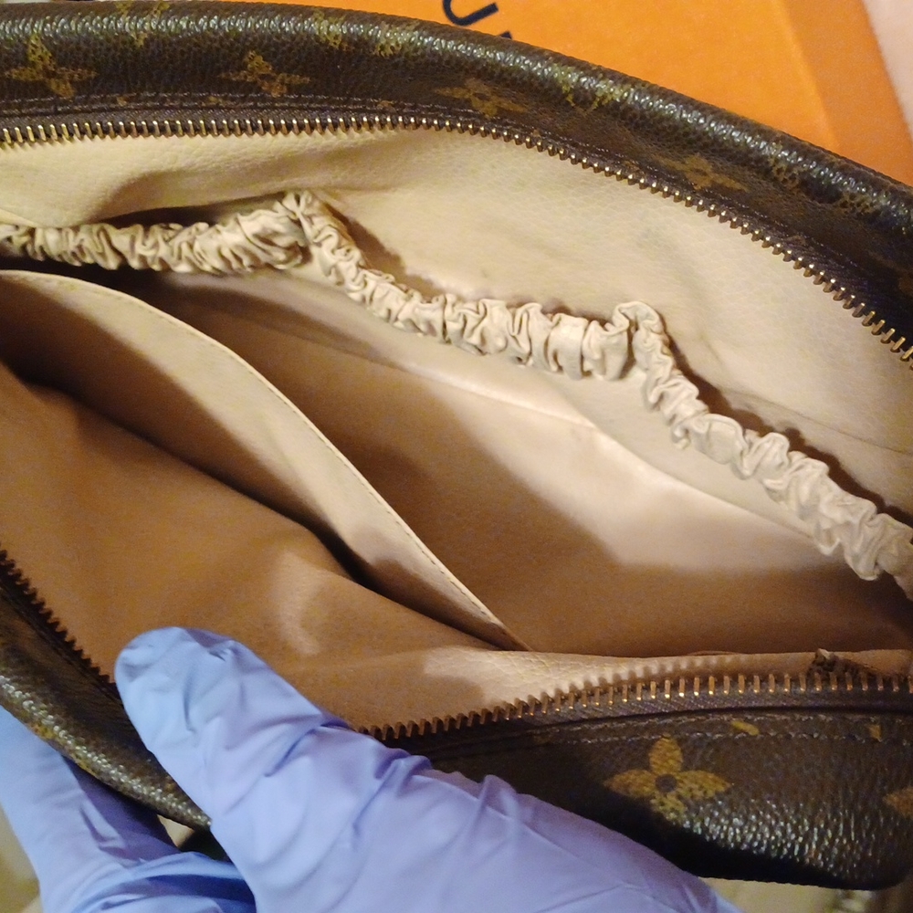 Authentic Louis Vuitton - Picture 8 of 9